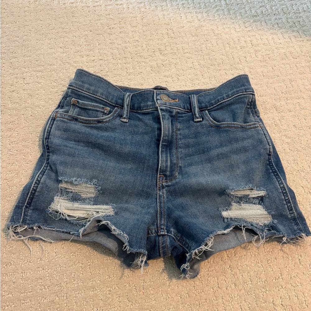 women’s distressed denim shorts